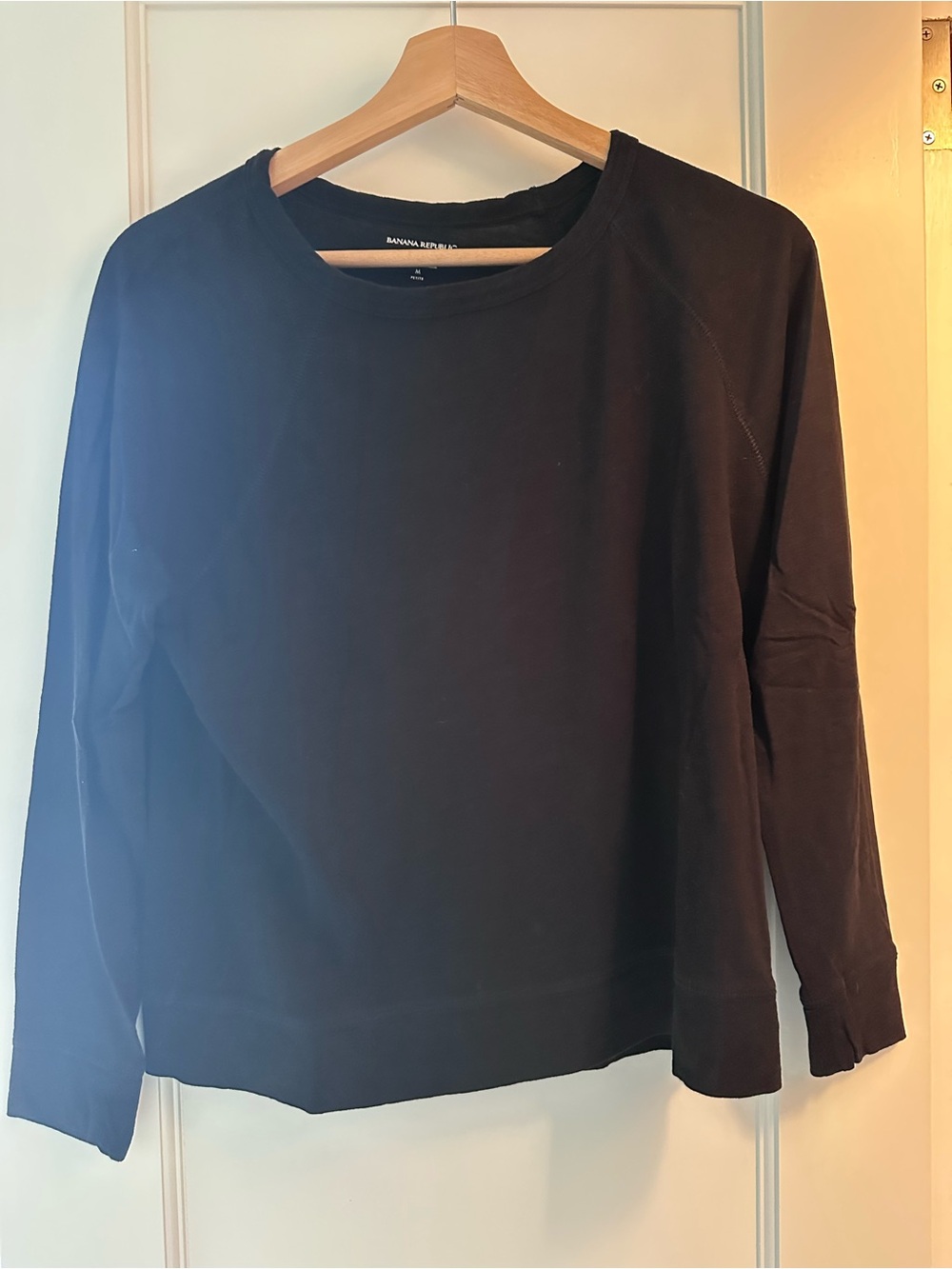Banana Republic Black Long-Sleeve Crewneck t-shirt